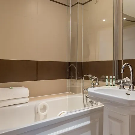 Crystal Hotel 3*
