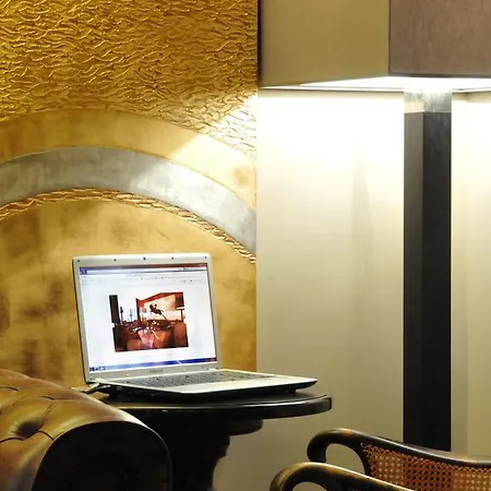 Crystal Hotel Paris