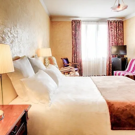 Crystal Hotel Paris